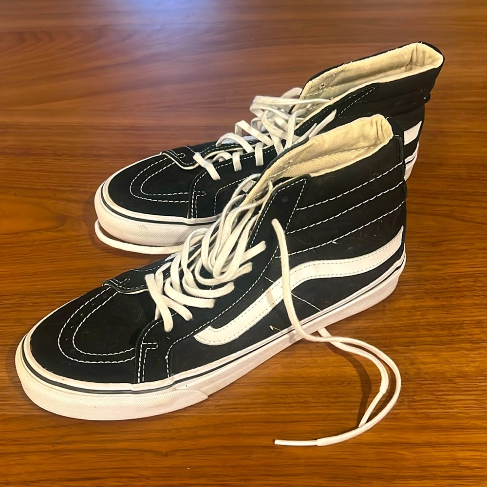 Vans high top sneakers, back and white mens 7, women’s 8.5